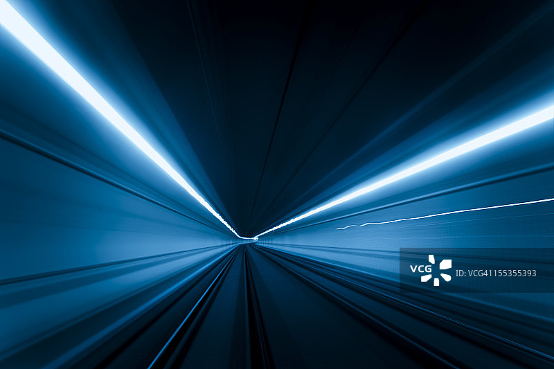 隧道速度运动灯光轨迹图片素材