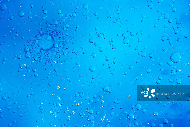 蓝色溶液中漂浮着泡泡图片素材