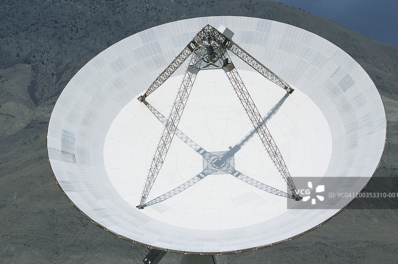27米射电望远镜碟，美国加利福尼亚州欧文斯谷图片素材