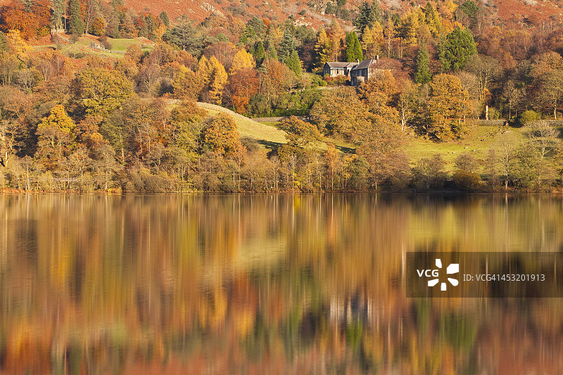格拉斯米尔湖的秋色。图片素材