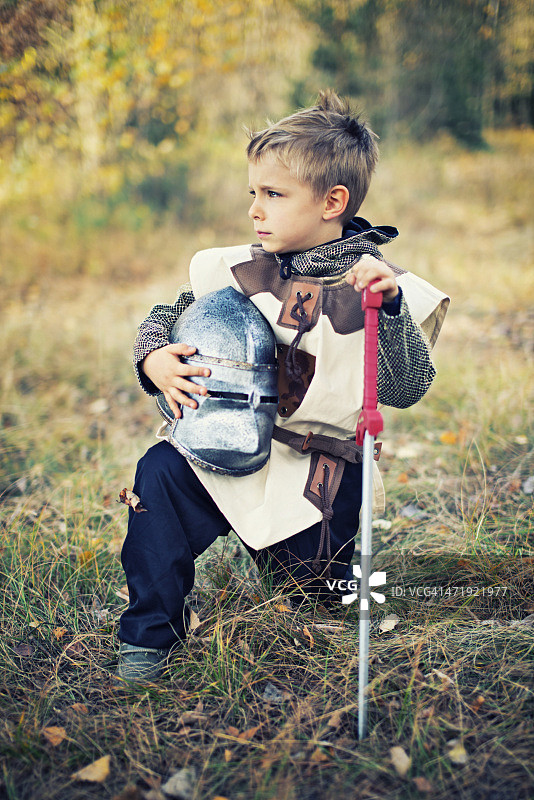 小骑士专注于战斗前图片素材