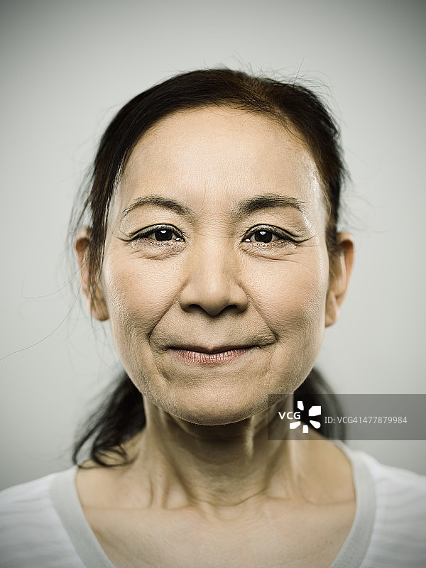 一位日本老年妇女的肖像图片素材