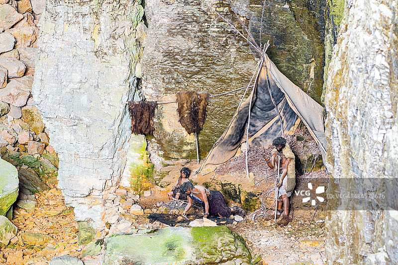 法国Balme洞穴史前穴居人家庭营地图片素材