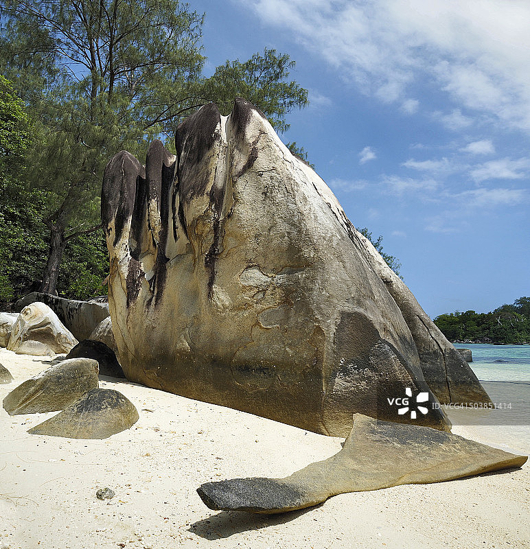 塞尔夫岛海滩上的花岗岩巨石图片素材