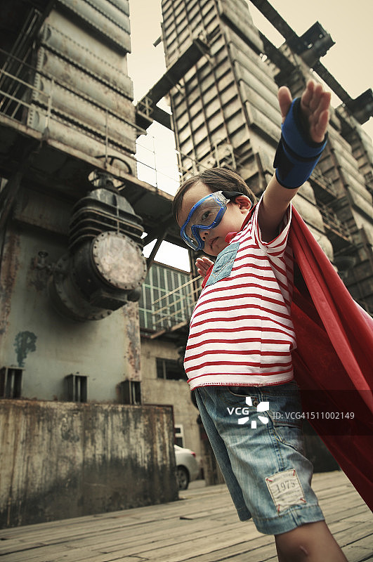 废弃工厂里的超级英雄图片素材