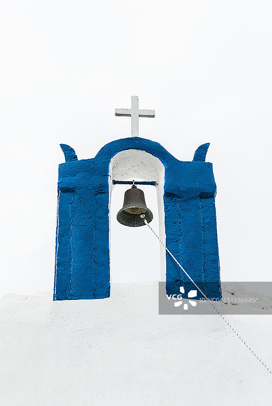 圣托里尼岛的教堂和风车图片素材