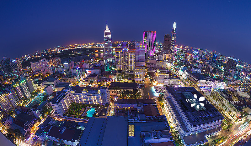蓝色时刻俯瞰西贡的天际线图片素材