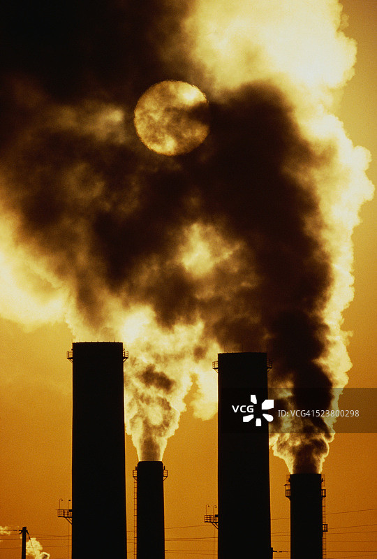 烟囱造成的工业污染图片素材