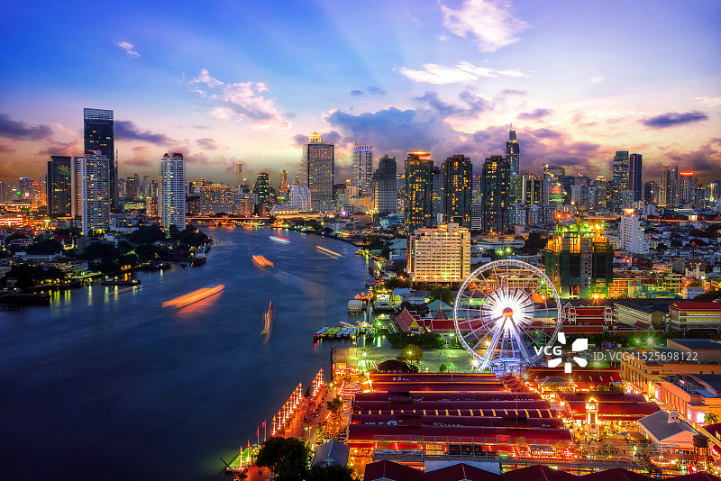 曼谷城市。曼谷商业区的夜景图片素材