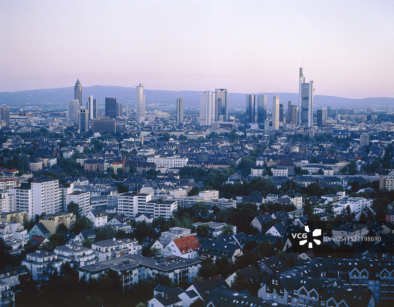 在德国的黎明，俯瞰法兰克福市中心图片素材