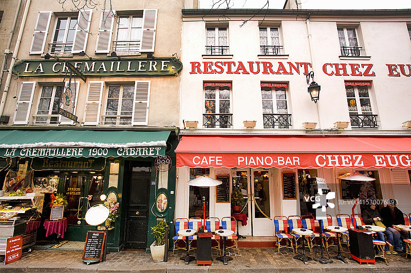 法国巴黎蒙马特广场的咖啡馆图片素材