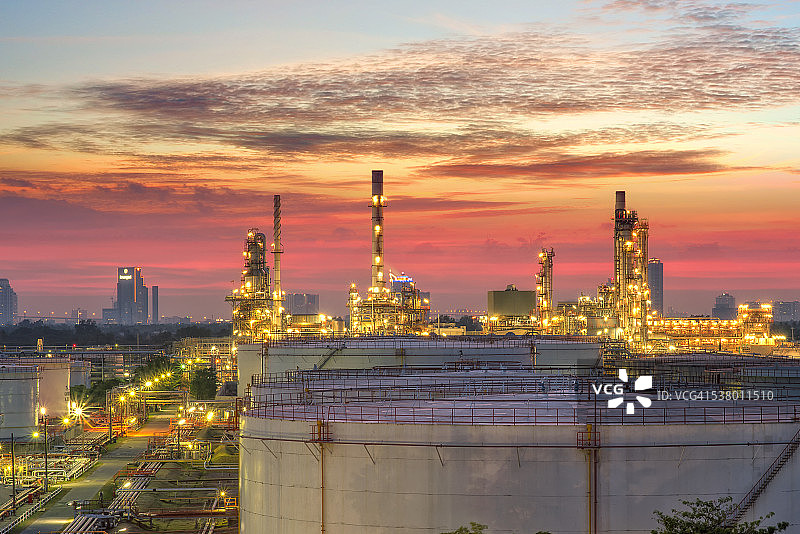 石油和天然气工业石化厂日落图片素材