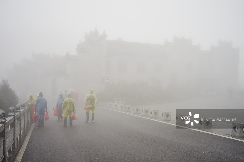 中国南岳衡山道观游客。图片素材