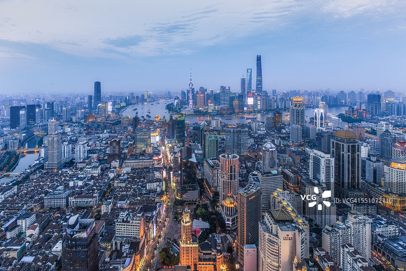 上海天际线和陆家嘴从浦西，中国上海图片素材