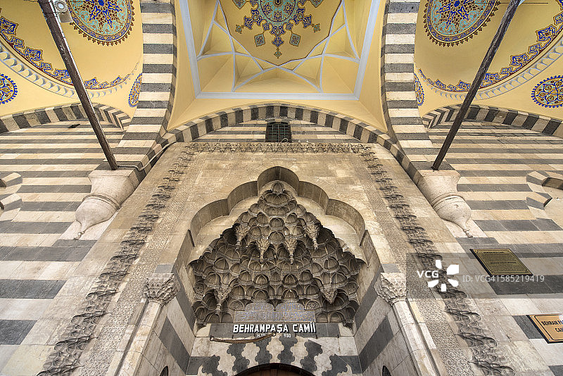 土耳其迪亚巴克尔的Behrampasha清真寺内部图片素材