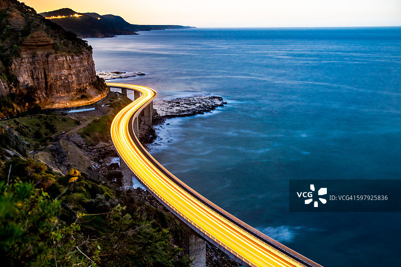 海崖桥灯光小径交通图片素材