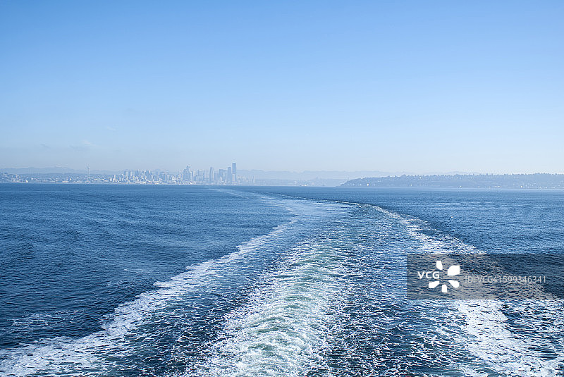 从海上渡轮看西雅图的普吉特湾图片素材
