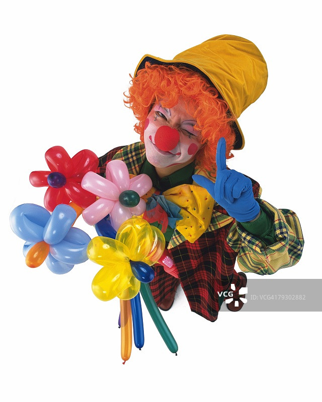 高角度的小丑捧花的气球，肖像图片素材
