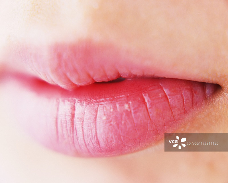 女性嘴唇的闭合图像，不同的焦点图片素材