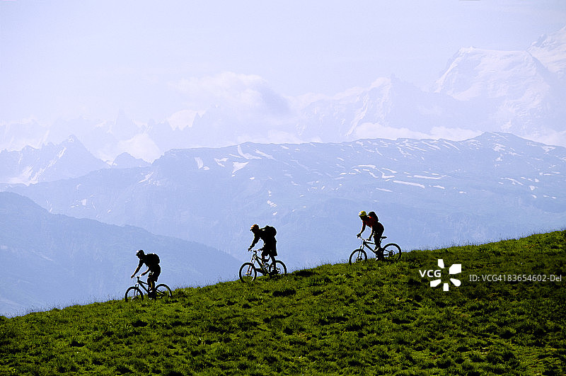 法国莫辛的山地自行车手。图片素材