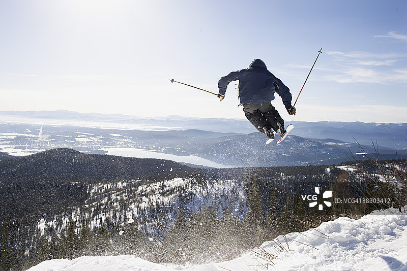 男子跳台滑雪图片素材