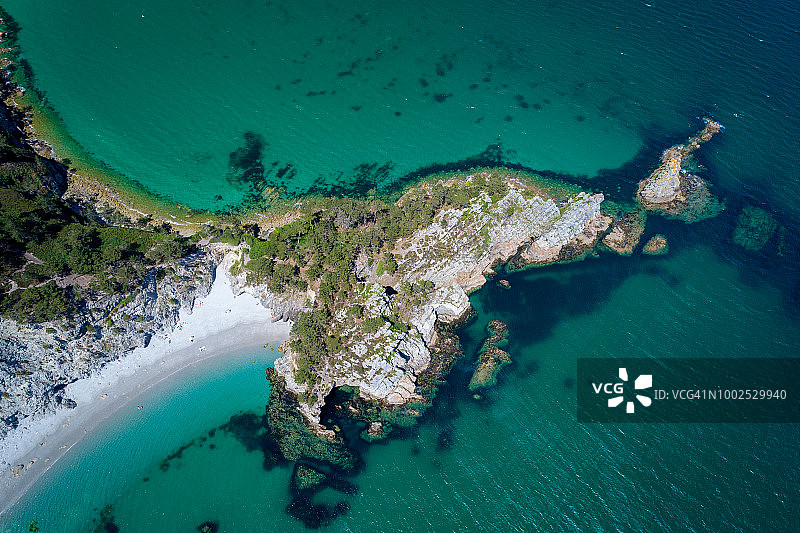 从空中俯瞰法国:圣埃尔诺海滩和维尔热海滩是世界上最美丽的海滩之一图片素材