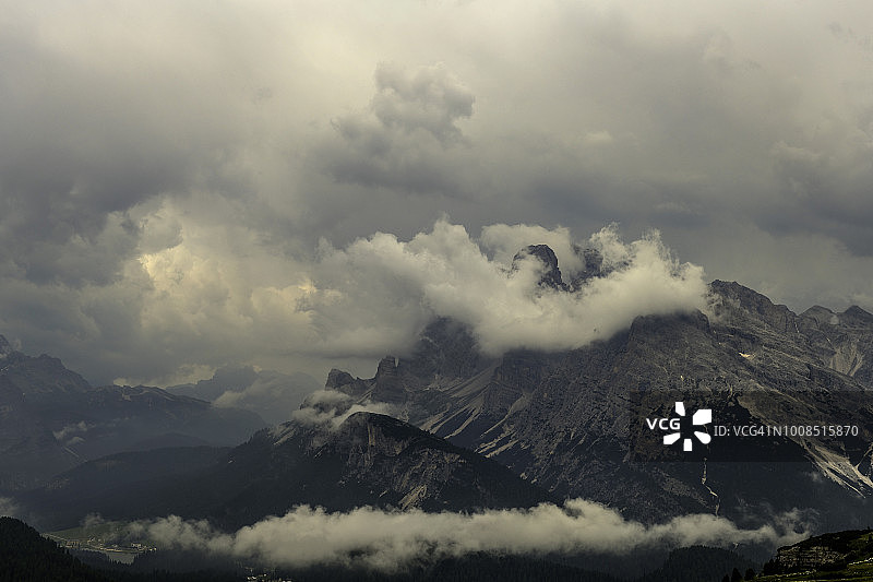 南蒂罗尔的拉瓦雷多国家公园。地点:欧伦佐，多云的天空，白云石，欧洲阿尔卑斯山，意大利，欧洲图片素材