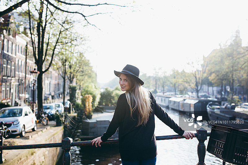阿姆斯特丹女游客图片素材