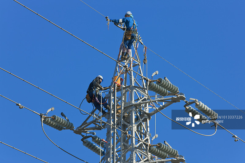 日本三浦半岛三浦市哈斯区高压线电网维护图片素材