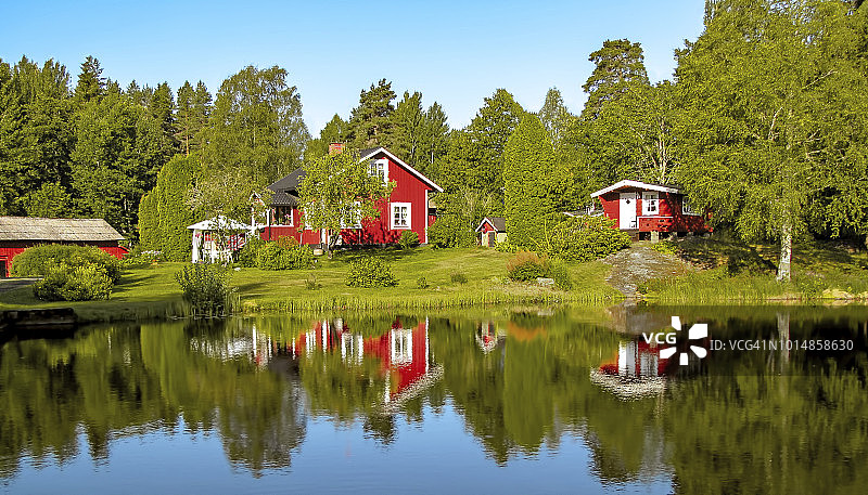 在格拉森林自然保护区的风景反射，瑞典，斯堪的纳维亚图片素材