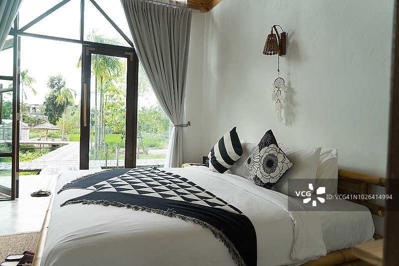 木质风格的舒适卧室装饰图片素材