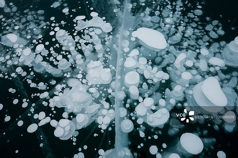 亚伯拉罕湖上的气泡图片素材