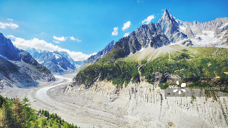 夏天去美丽的法国阿尔卑斯山旅游图片素材