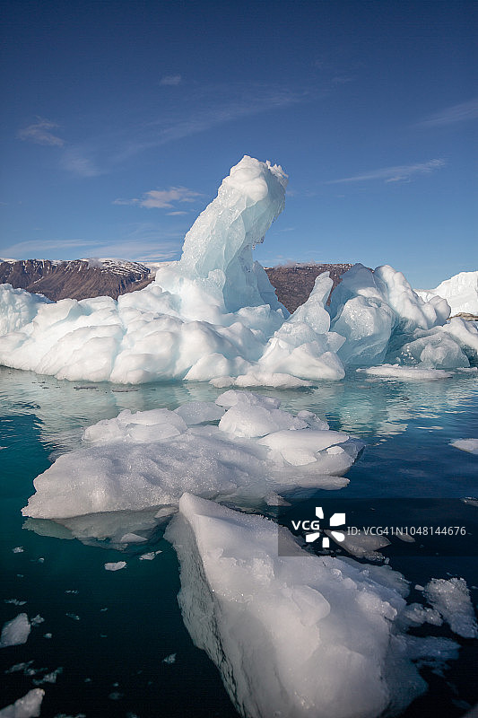 冰山结构在水面和水下图片素材