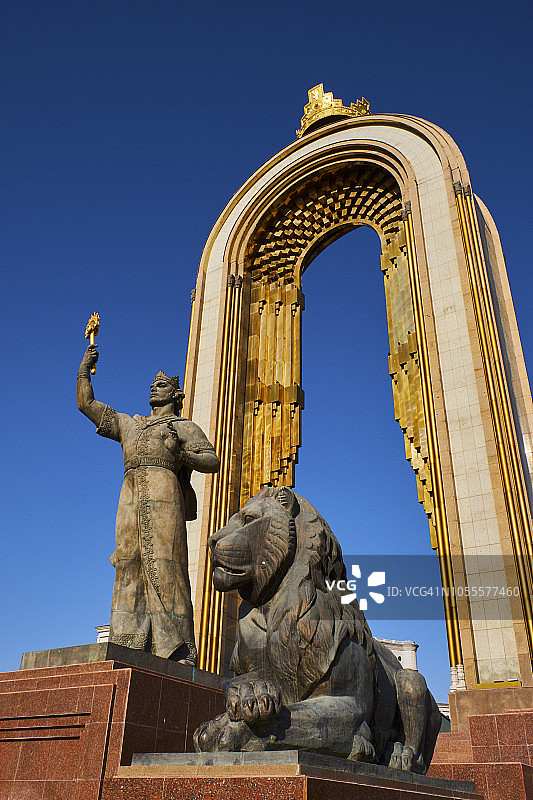 塔吉克斯坦，杜尚比，伊斯梅尔·萨马尼雕像图片素材