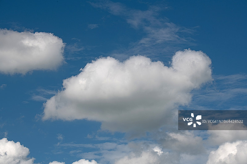辉腾锡勒草原上的白云图片素材
