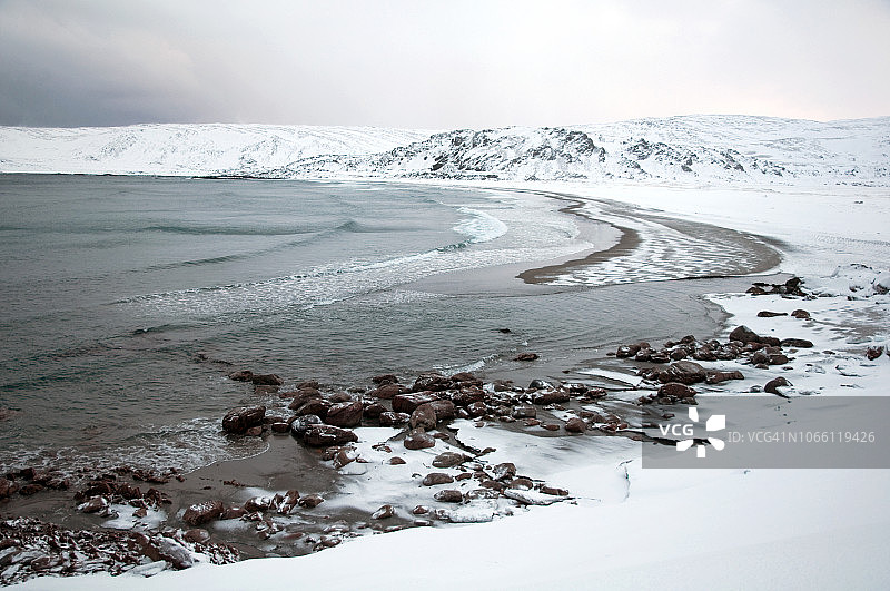 挪威北部桑德峡湾的冬季峡湾景观图片素材