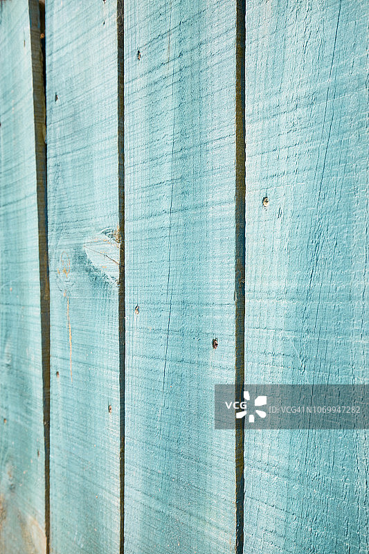 绿松石木栅栏的全框镜头图片素材