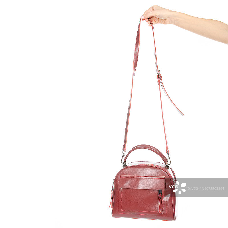 女人的红色女性皮包在手里图片素材