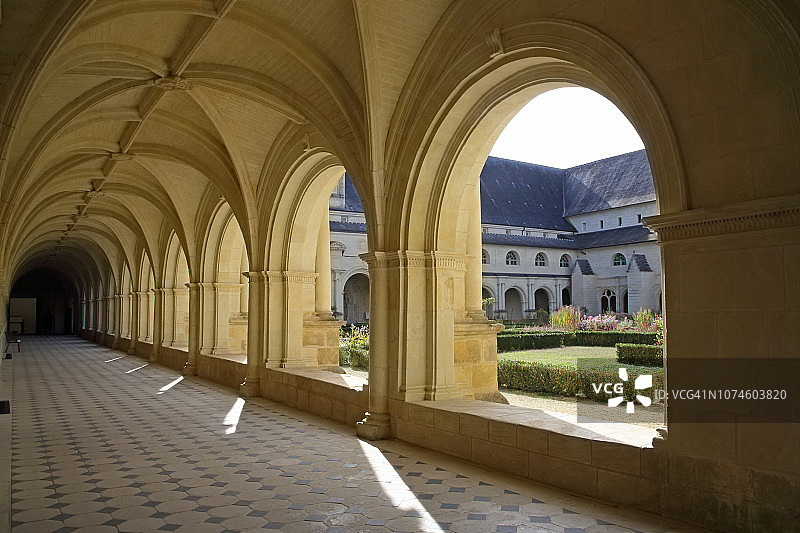 修道院，丰特弗罗修道院，法国。图片素材