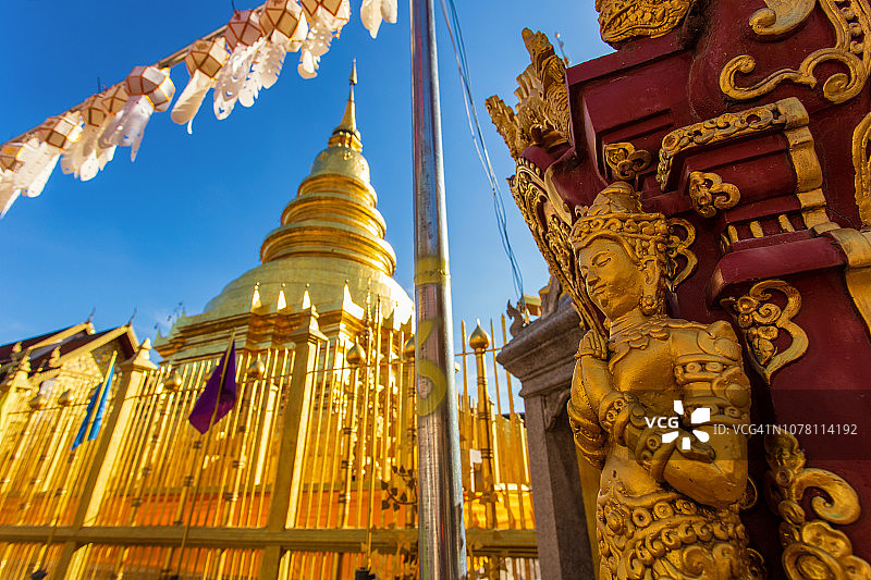 泰国，兰汶省，卧佛寺，五彩灯节和灯会图片素材