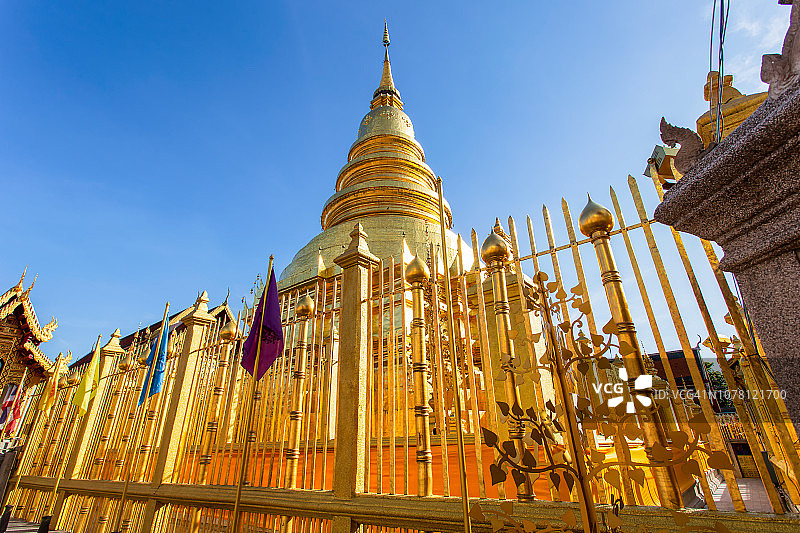 泰国，兰汶省，卧佛寺，五彩灯节和灯会图片素材