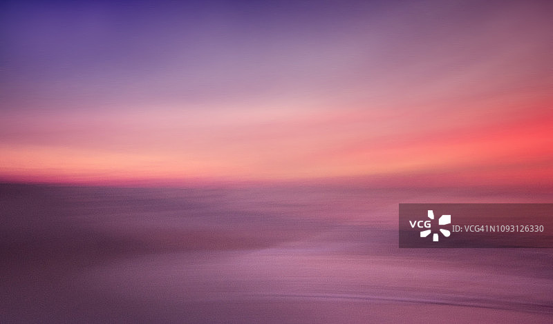 艺术软粉色和紫色在日出在琼斯海滩，长岛。图片素材