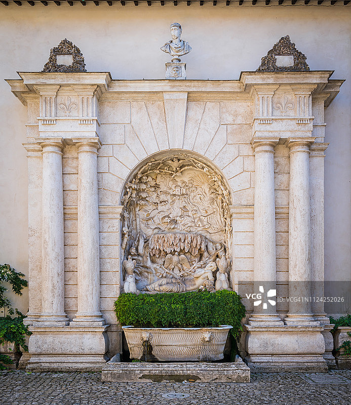 意大利中部拉齐奥Tivoli Villa d'Este的庭院。图片素材