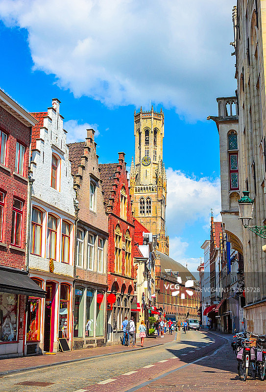 比利时布鲁日古城美丽的狭窄街道和传统房屋图片素材