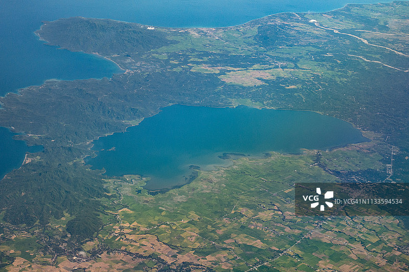 从飞机上俯瞰菲律宾民多洛岛白天的景象图片素材