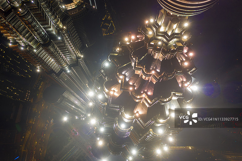 无人机拍摄的Petronas塔的夜晚图片素材