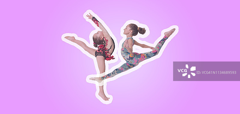 美丽的两个体操运动员少女跳跃在工作室图片素材