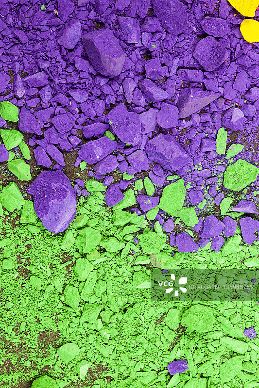 紫色和绿色的颜料粉堆图片素材