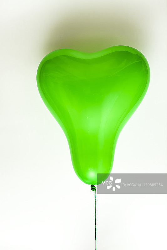 绿色心形气球，爱心图片素材